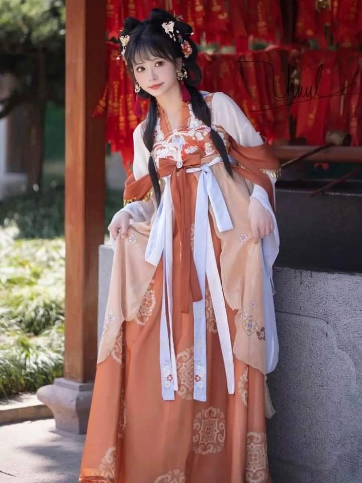The Enchanting Journey of Change,the Fairy of the Moon:A Tale of Hanfu Fashion for Girl Children