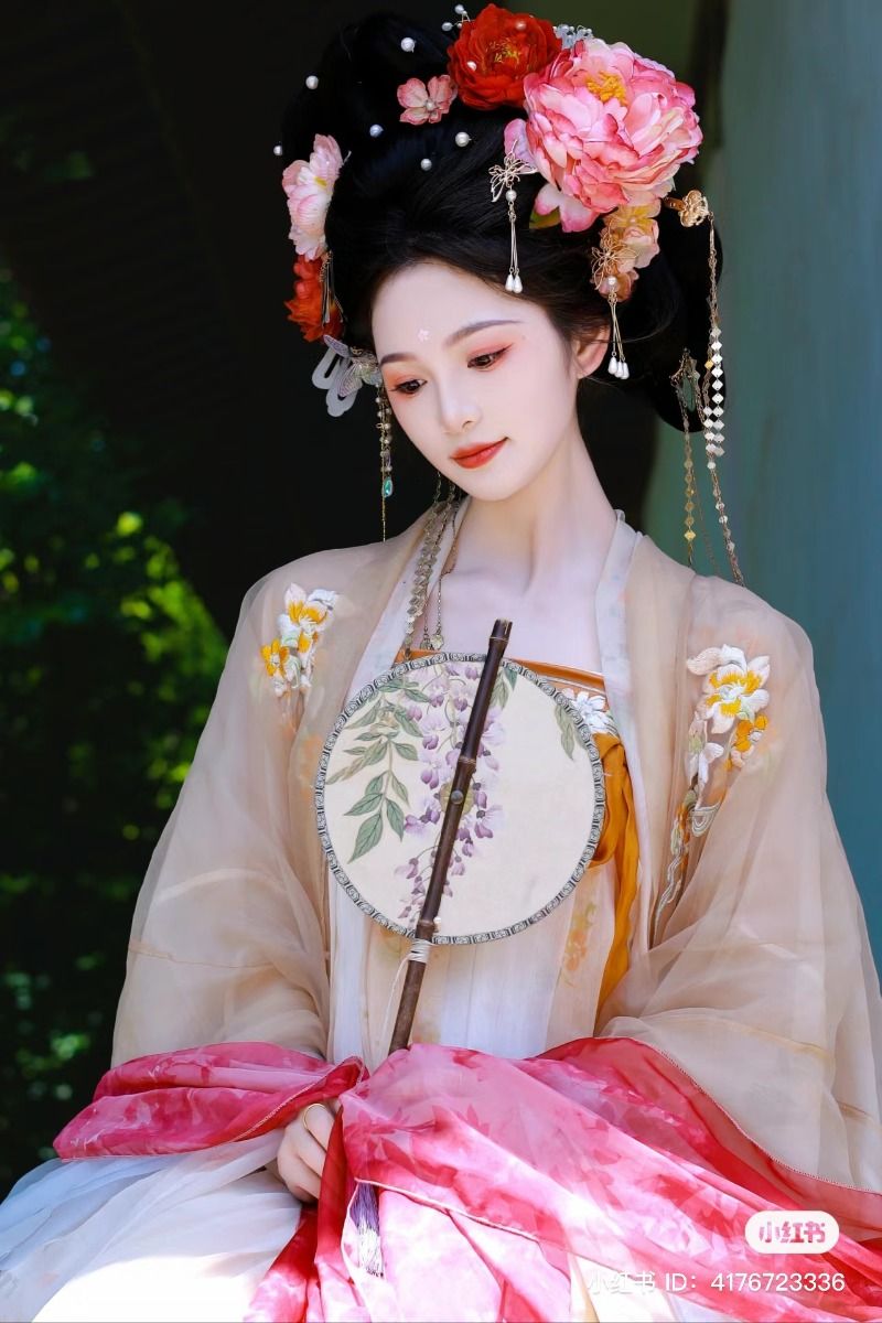 Uniforms and Traditional Elegance:The Evolution of Cheongsam in Foot Massage Therapy as Workwear Uniforms and Traditional Elegance:The Evolution of Cheongsam in Foot Massage Therapy as Workwear