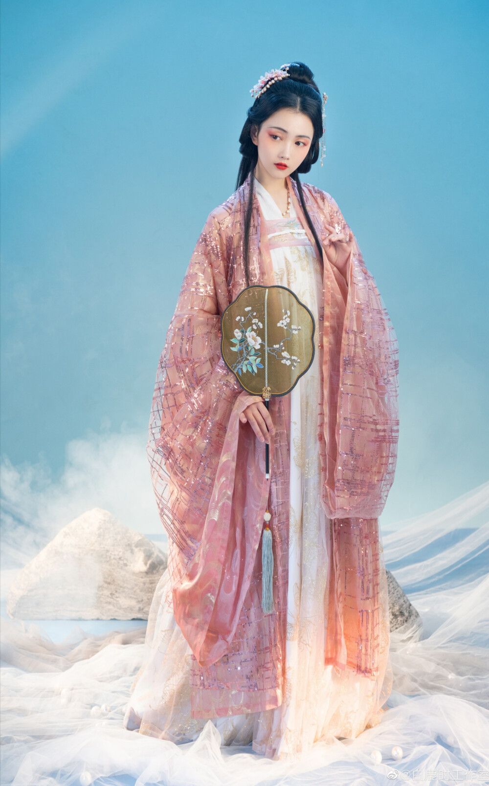Ancient Elegance for Children:The Charm of Hanfu Costumes Ancient Elegance for Children:The Charm of Hanfu Costumes