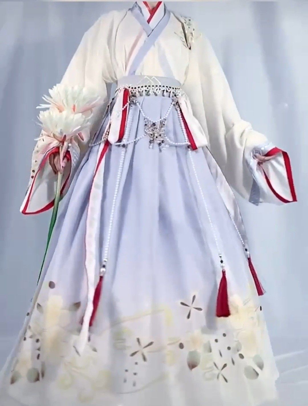 Reinventing Traditional Hanfu for Modern Commuting:A Guide to Modernized Comfort and Style Reinventing Traditional Hanfu for Modern Commuting:A Guide to Modernized Comfort and Style