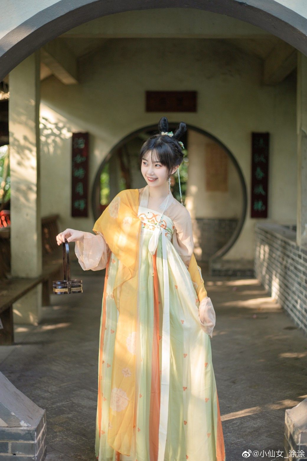 The Allure of the Multi-Faceted Cheongsam:A Cultural Exploration