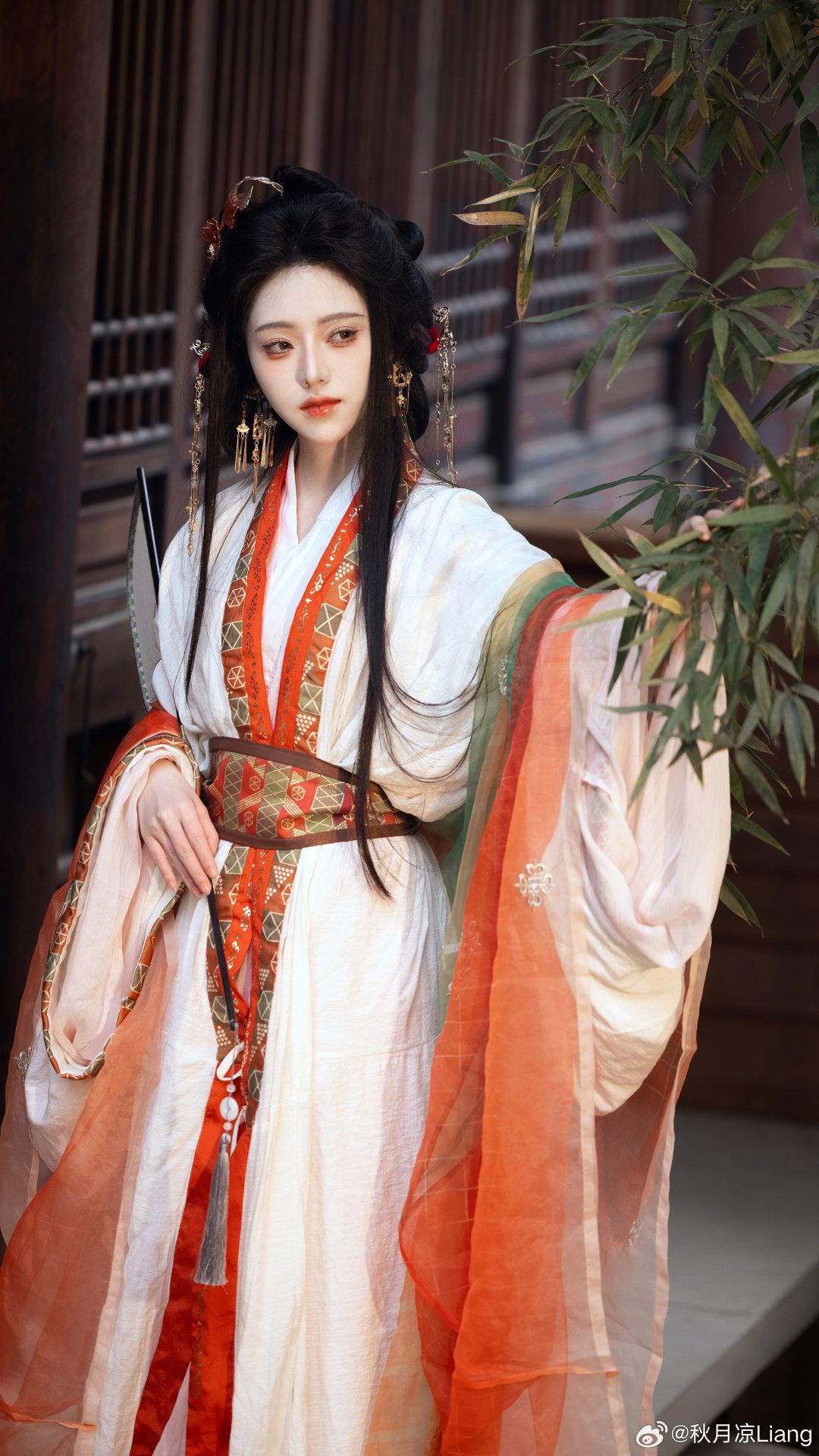 The Rise of Traditional Chinese Fashion:The Allure of National Chic Cheongsam with Long Sleeves The Rise of Traditional Chinese Fashion:The Allure of National Chic Cheongsam with Long Sleeves