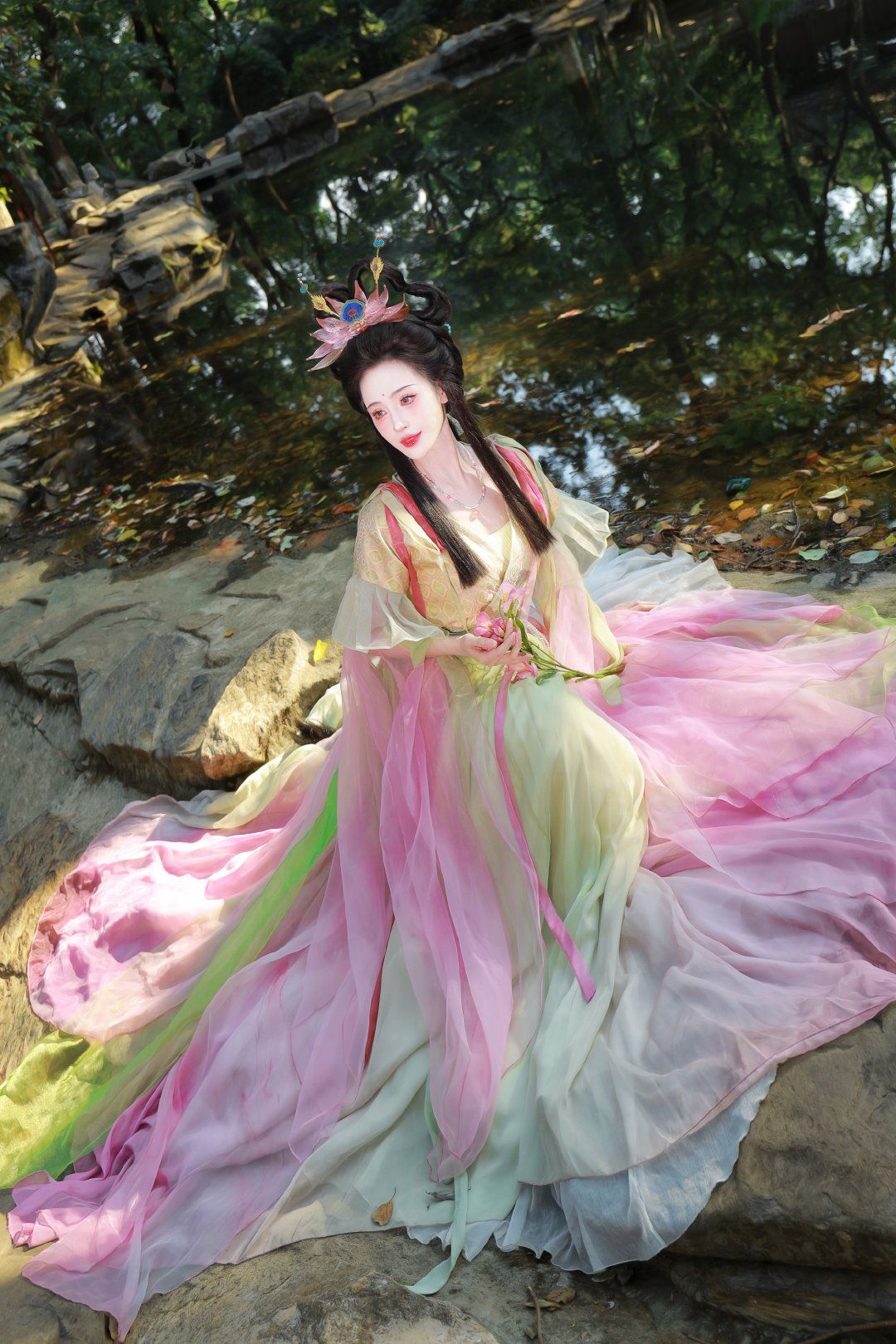 The Revival of Southern Orange-Styled Hanfu:A Journey into Traditional Chinese Elegance