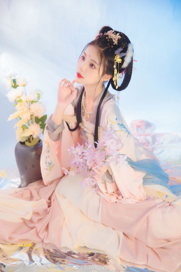 Summer Hanfu Fashion for Junior School Girls:Embracing Traditional Elegance in Modern Times