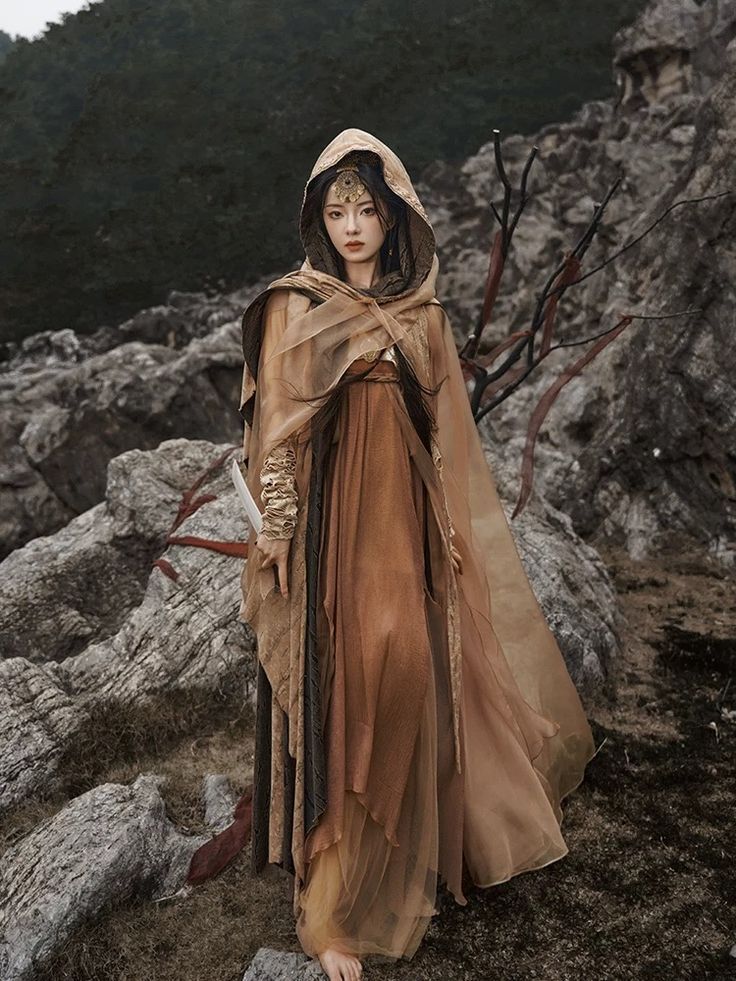 The Enchantment of Lunar Rabbit in Traditional Chinese汉服 The Enchantment of Lunar Rabbit in Traditional Chinese汉服