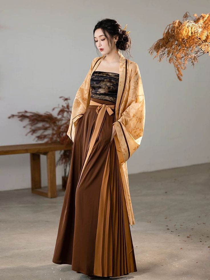 Neo-Chinese Horseback Skirt Style Saluting Gown:A Blend of Tradition and Modernity Neo-Chinese Horseback Skirt Style Saluting Gown:A Blend of Tradition and Modernity