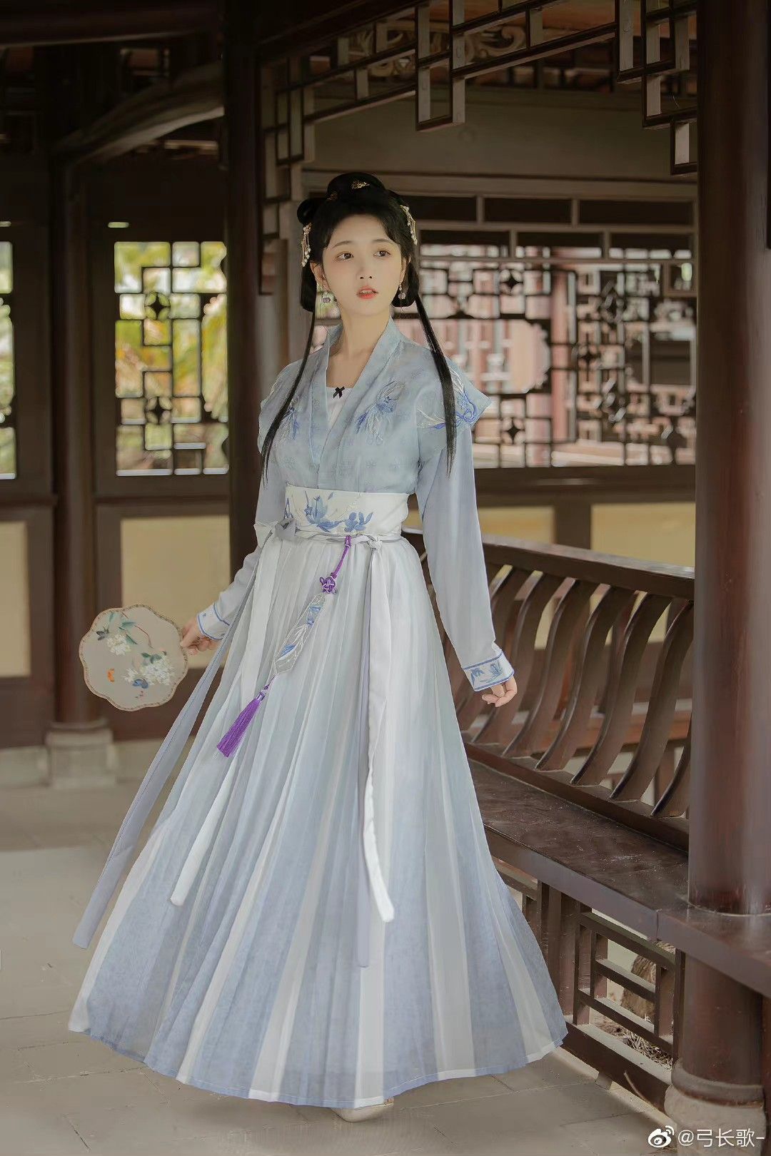 Amid Gardens and Dreams:The Splendor of Traditional Chinese Clothing in Three Layers of Splendor Amid Gardens and Dreams:The Splendor of Traditional Chinese Clothing in Three Layers of Splendor