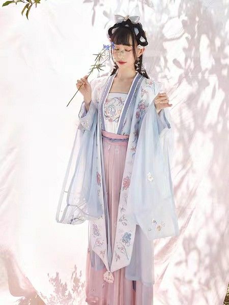 The Charm of Hanfu for Petite Figures:A Journey into the World of Miniature Hanfu Fashion The Charm of Hanfu for Petite Figures:A Journey into the World of Miniature Hanfu Fashion