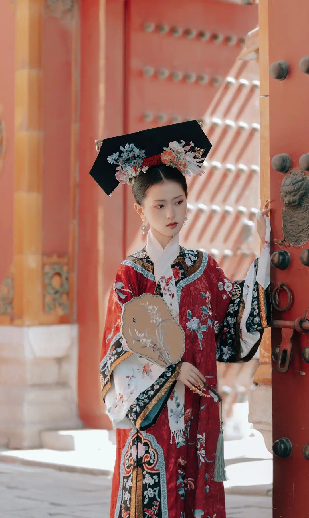 Elegant New Beaded-Trim Tailored Cheongsam:A Blend of Tradition and Modernity