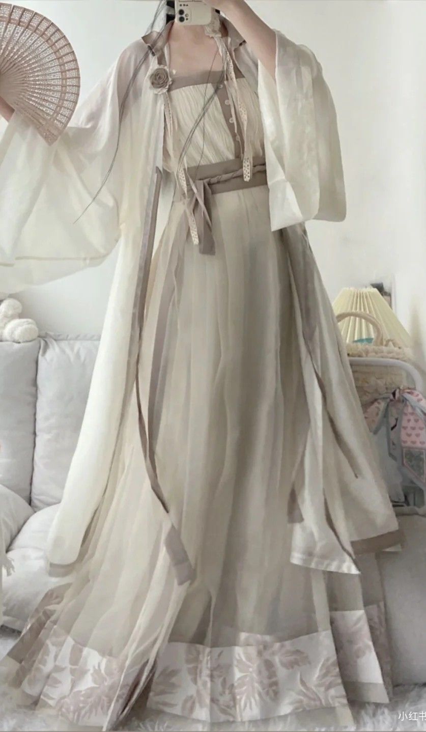 Enchanting Fairy Costumes:The Revival of Hanfu in the Age of Little仙女 Enchanting Fairy Costumes:The Revival of Hanfu in the Age of Little仙女