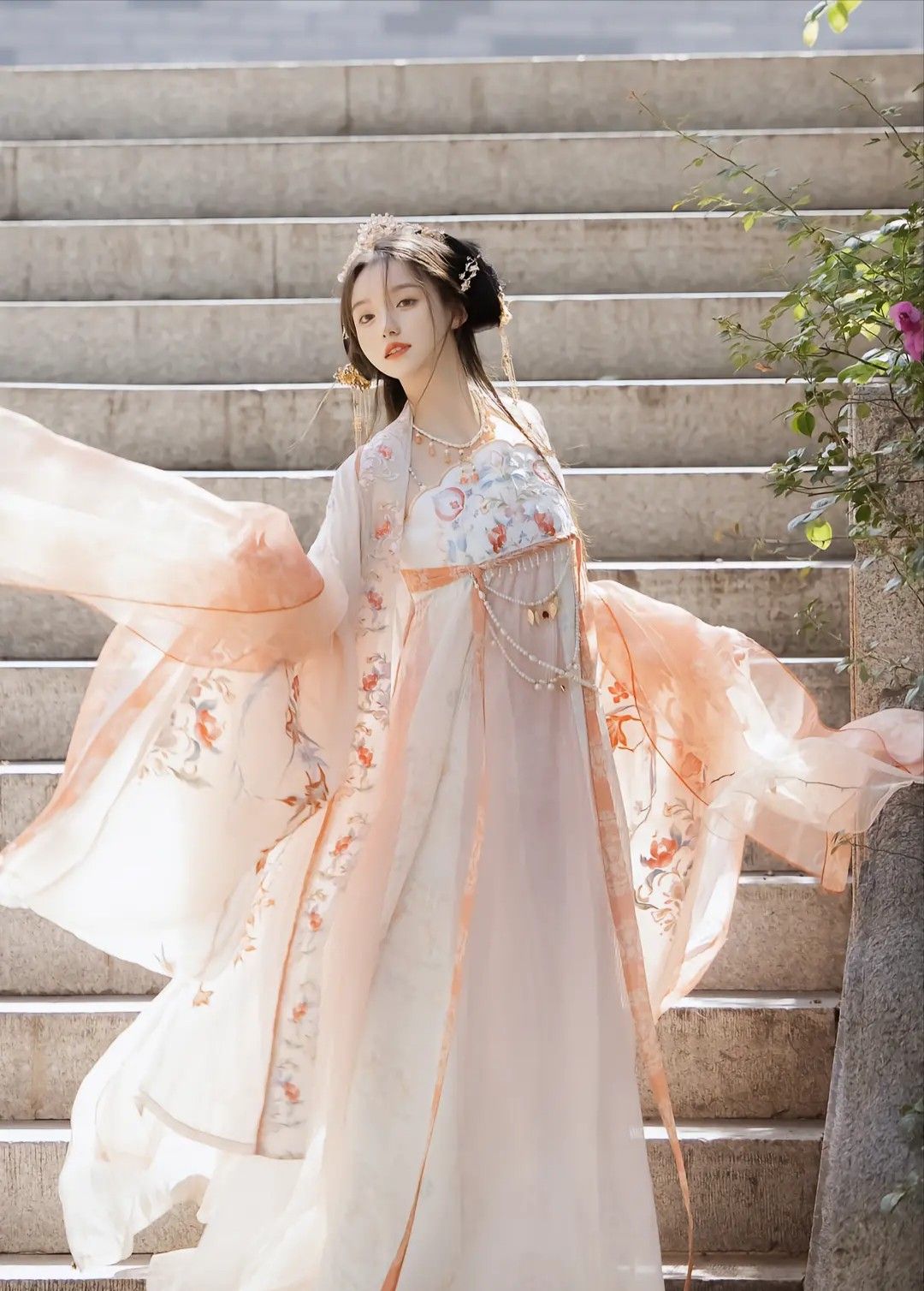 Traditional Hair Ornament and Adult Womens Hanfu Costume:A Spotlight on Fa Guan Nu Traditional Hair Ornament and Adult Womens Hanfu Costume:A Spotlight on Fa Guan Nu