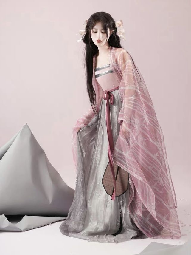 Ethnic-Inspired Modern Qipao Dress:A Blend of Tradition and Modernity