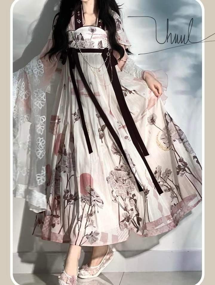 The Enchanting Power of Hanfu:Ancient Beauty and Dominating Grace of the Fairy Women The Enchanting Power of Hanfu:Ancient Beauty and Dominating Grace of the Fairy Women