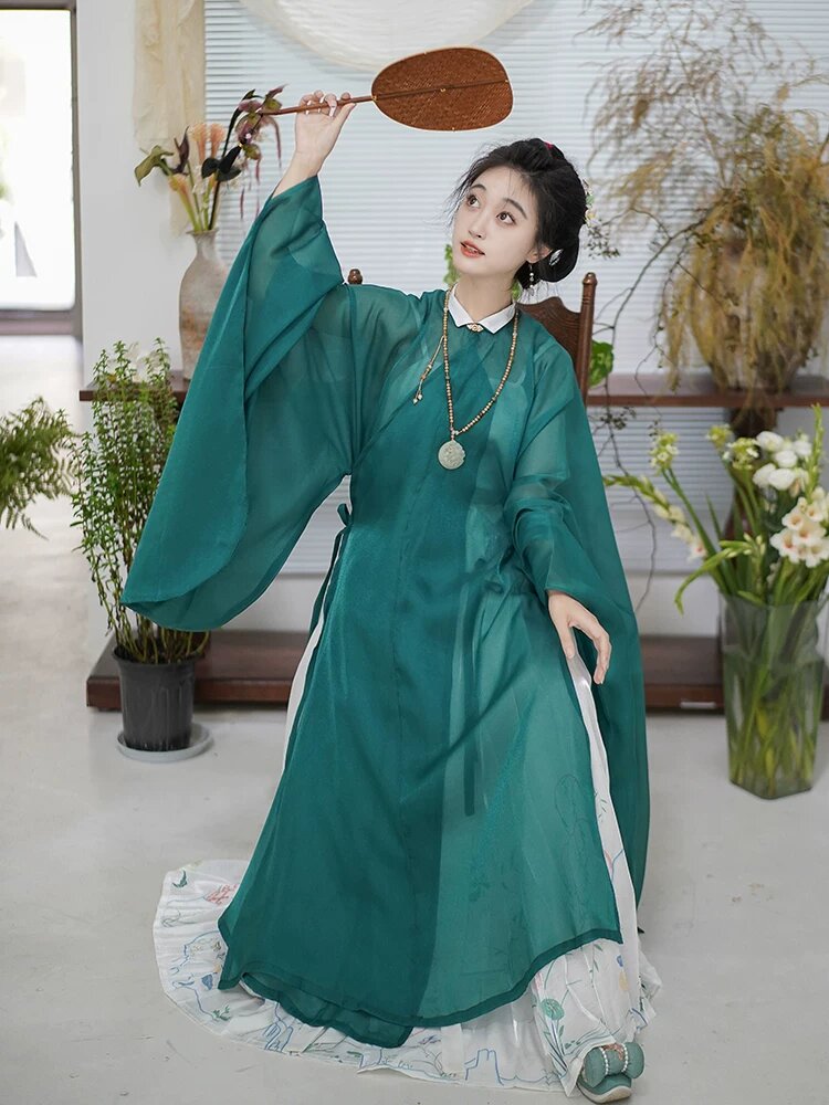 The Enchanting Charm of Yanzhirans Cheongsam The Enchanting Charm of Yanzhirans Cheongsam