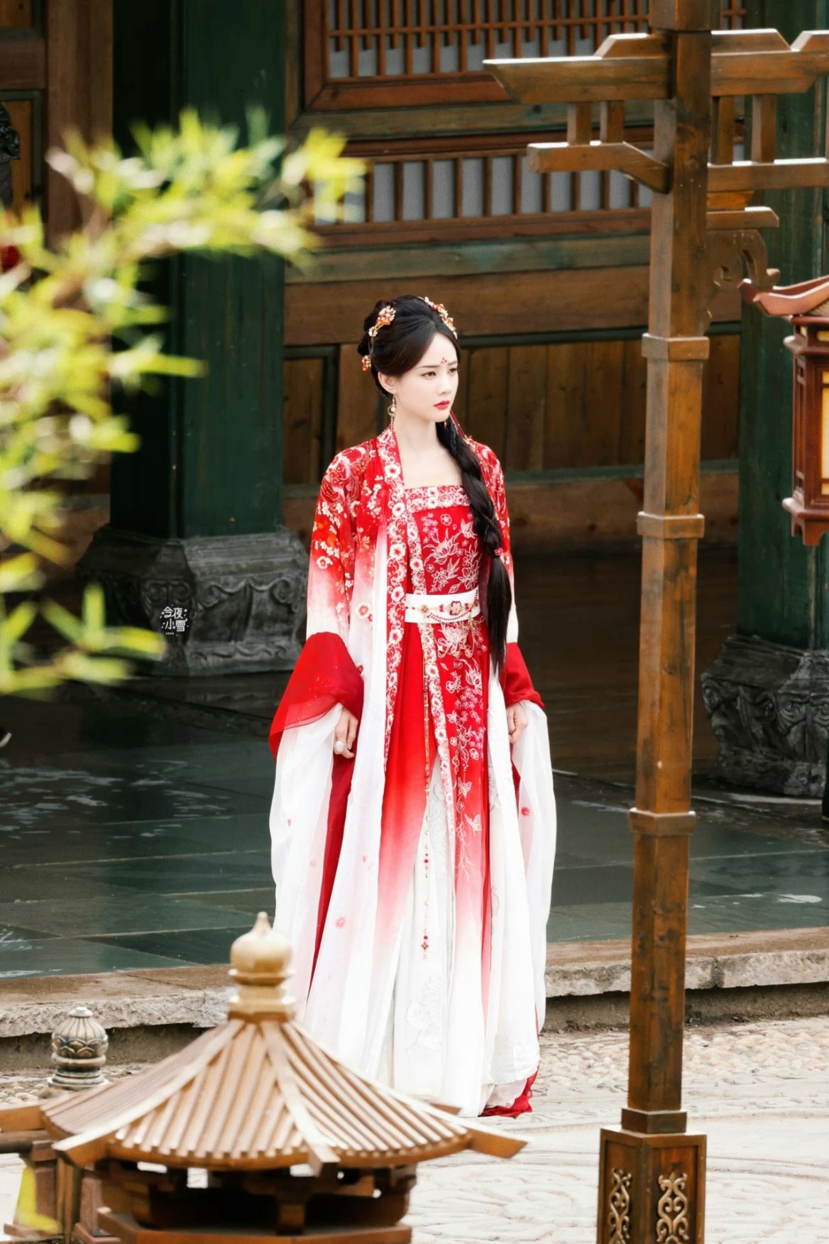 Elegant Hanfu Womens Two-Piece Ensemble A Traditional yet Modern Fashion Statement Elegant Hanfu Womens Two-Piece Ensemble A Traditional yet Modern Fashion Statement