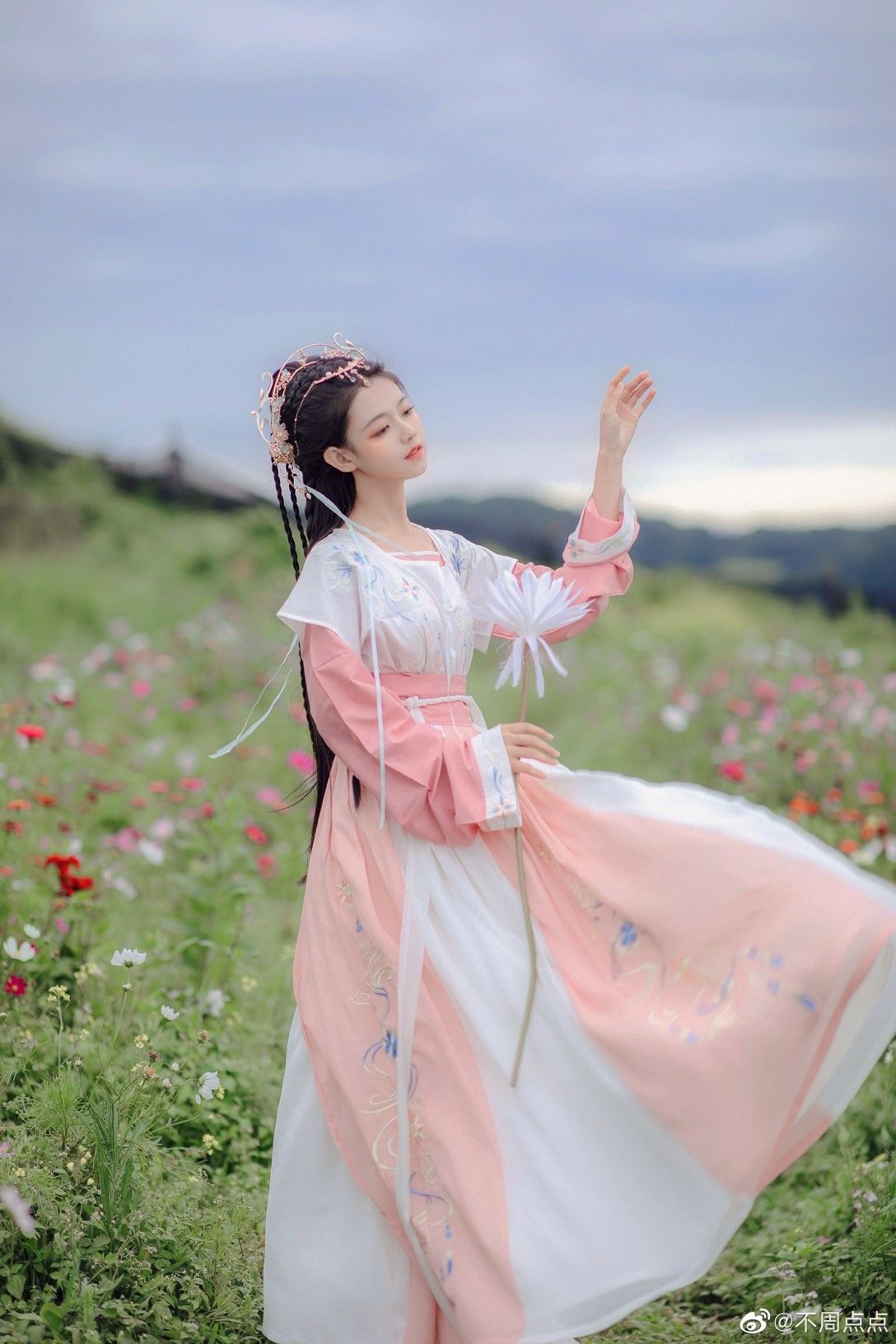 The Enigma of the Nine-Tailed Fox in Hanfu and the Legend of the Merpeople The Enigma of the Nine-Tailed Fox in Hanfu and the Legend of the Merpeople