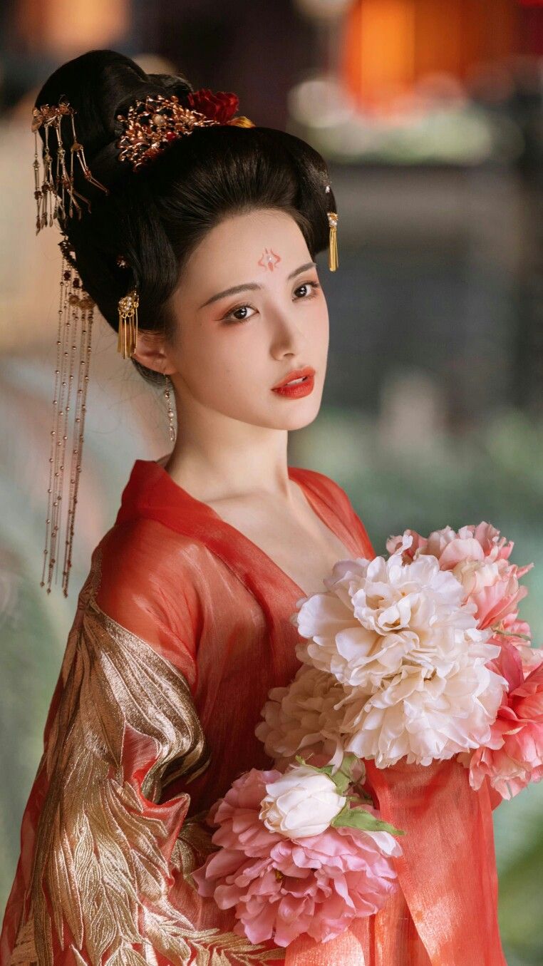 The Splendor of Red-Gold Satin Horsehair Skirt:A Tale of Elegance and Tradition The Splendor of Red-Gold Satin Horsehair Skirt:A Tale of Elegance and Tradition