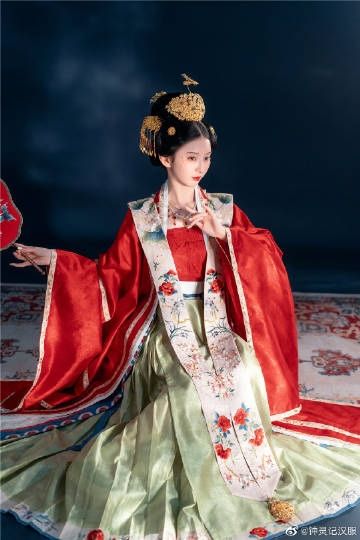 Winter Fashion:The Rise of Hanfu Traditional Standing-Collar Blouse Winter Fashion:The Rise of Hanfu Traditional Standing-Collar Blouse