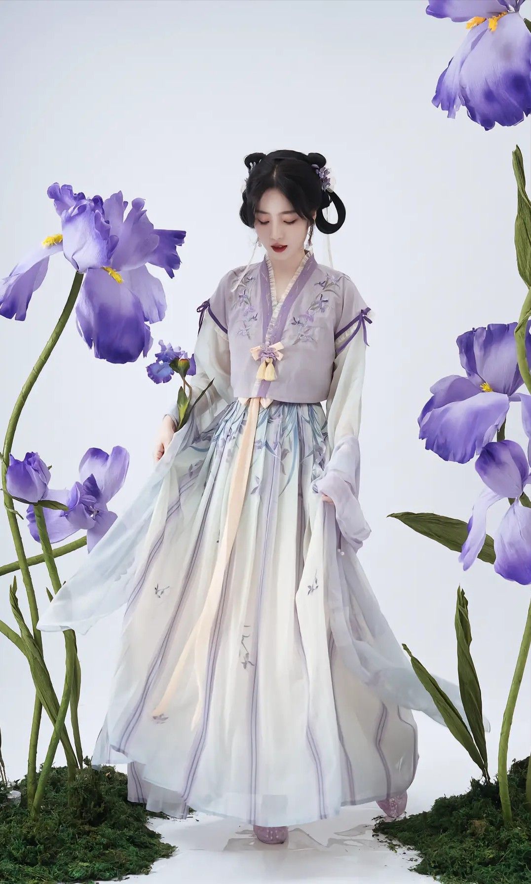 Reinventing the Classic Cheongsam:A Two-Piece Ensemble for Modern Women
