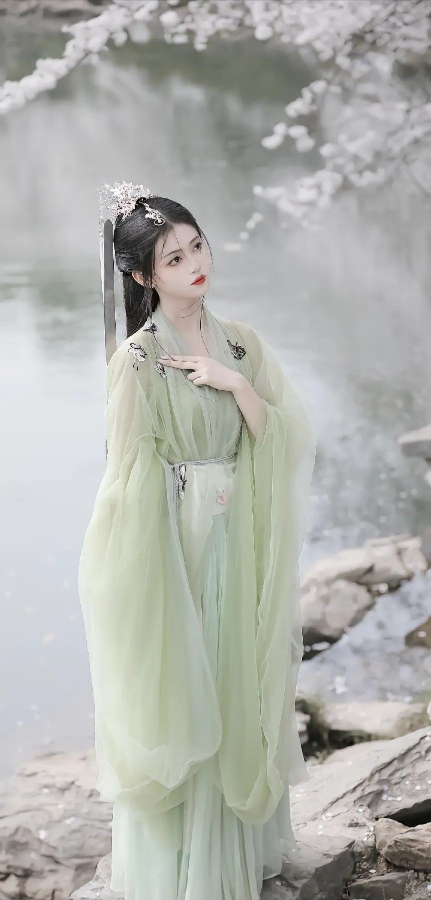 The Splendor of Hanfu Fashion:The Lotus-Inspired Cultural Elegance of Hanyun阁