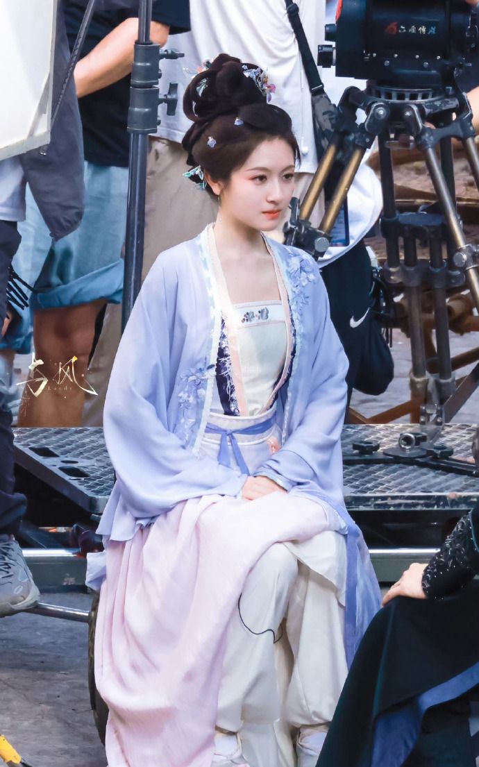 Unveiling the Original Splendor of Hanfu:The Story of Chenbi Unveiling the Original Splendor of Hanfu:The Story of Chenbi