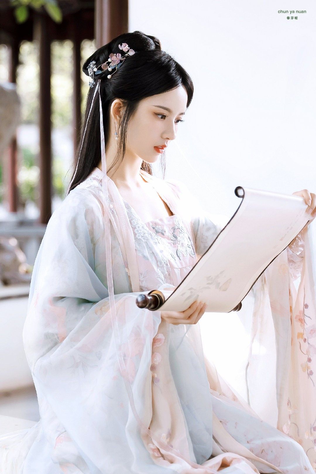 Elegance in Summer:The Rise of Hanfu Costumes for Women