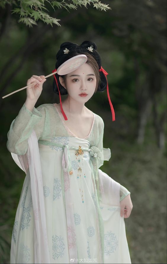 Mini Cheongsam:A Summer Fashion Statement for the Petite Girls in Traditional Chinese Style