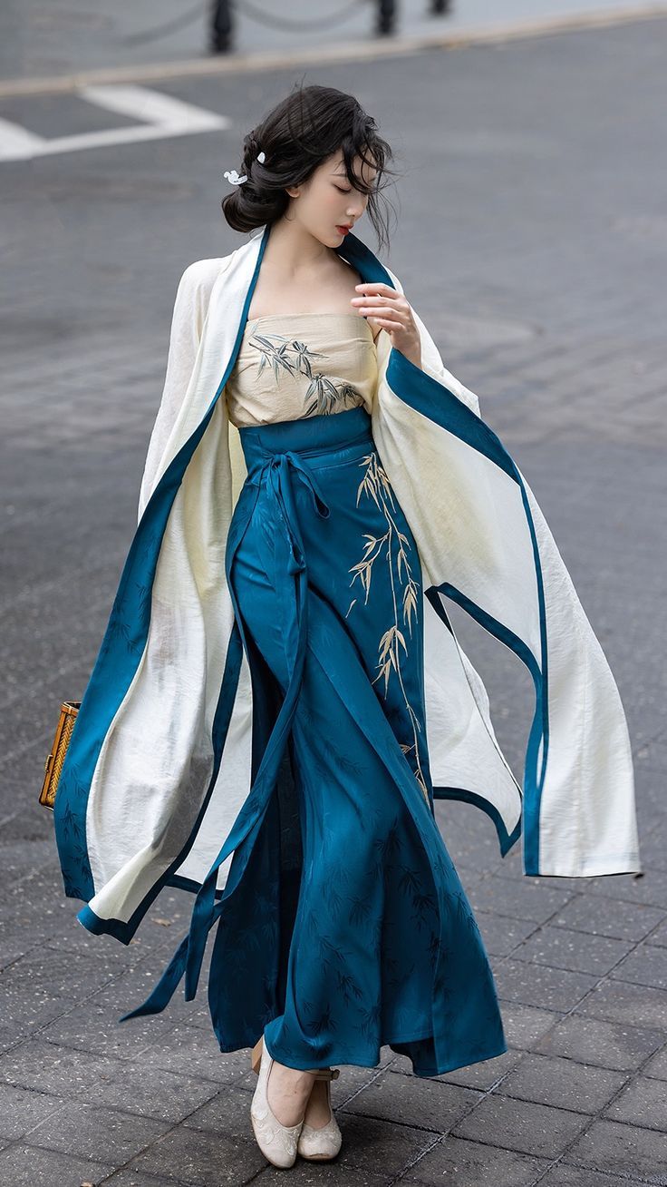 The Enchanting Beauty of Yutu Hanfu and Maimen Skirt:A Journey into Traditional Chinese Clothing