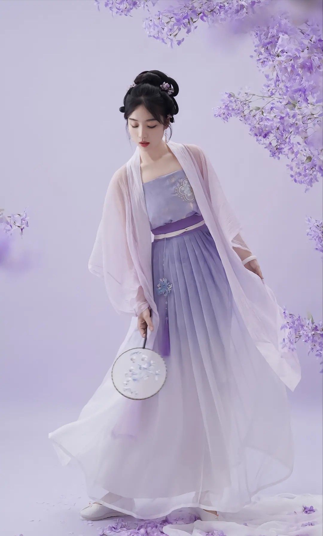 The Charm of Hanfu Qixiong Dress:A Closer Look at the Traditional Beauty of a Chinese Classic The Charm of Hanfu Qixiong Dress:A Closer Look at the Traditional Beauty of a Chinese Classic