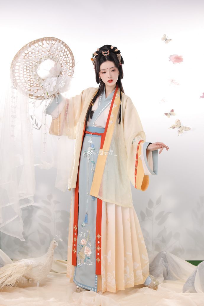 Stylish Womens Summer凉鞋与旗袍的完美搭配 Stylish Womens Summer凉鞋与旗袍的完美搭配