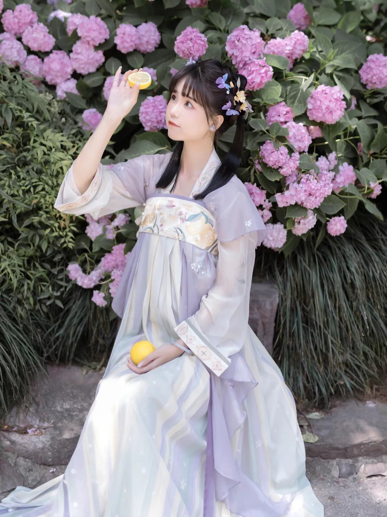 Chinese New Year Celebration in Traditional Hanfu Dress:A Girls Qipao Flag Bearers Journey