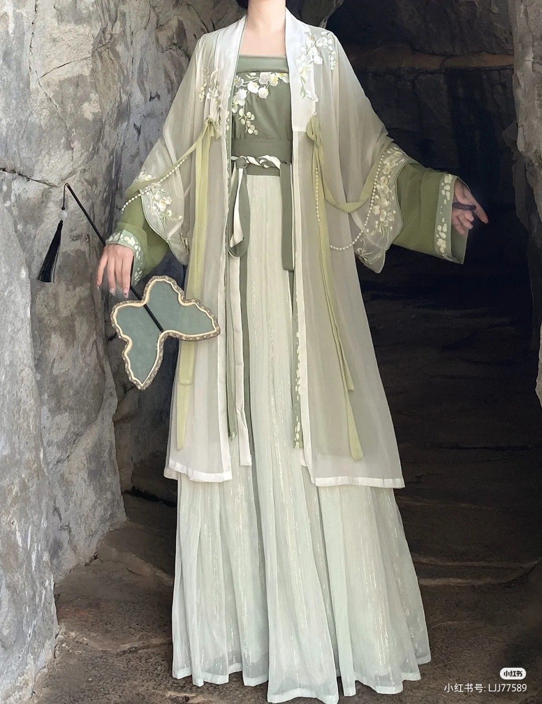 Tang-Style Hanfu Fashion in Summer:A Blend of Tradition and Comfort Tang-Style Hanfu Fashion in Summer:A Blend of Tradition and Comfort
