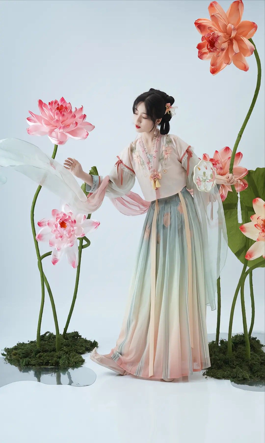 The Engagement Ceremony Gown:The Allure of Qipao for Modern Love Stories