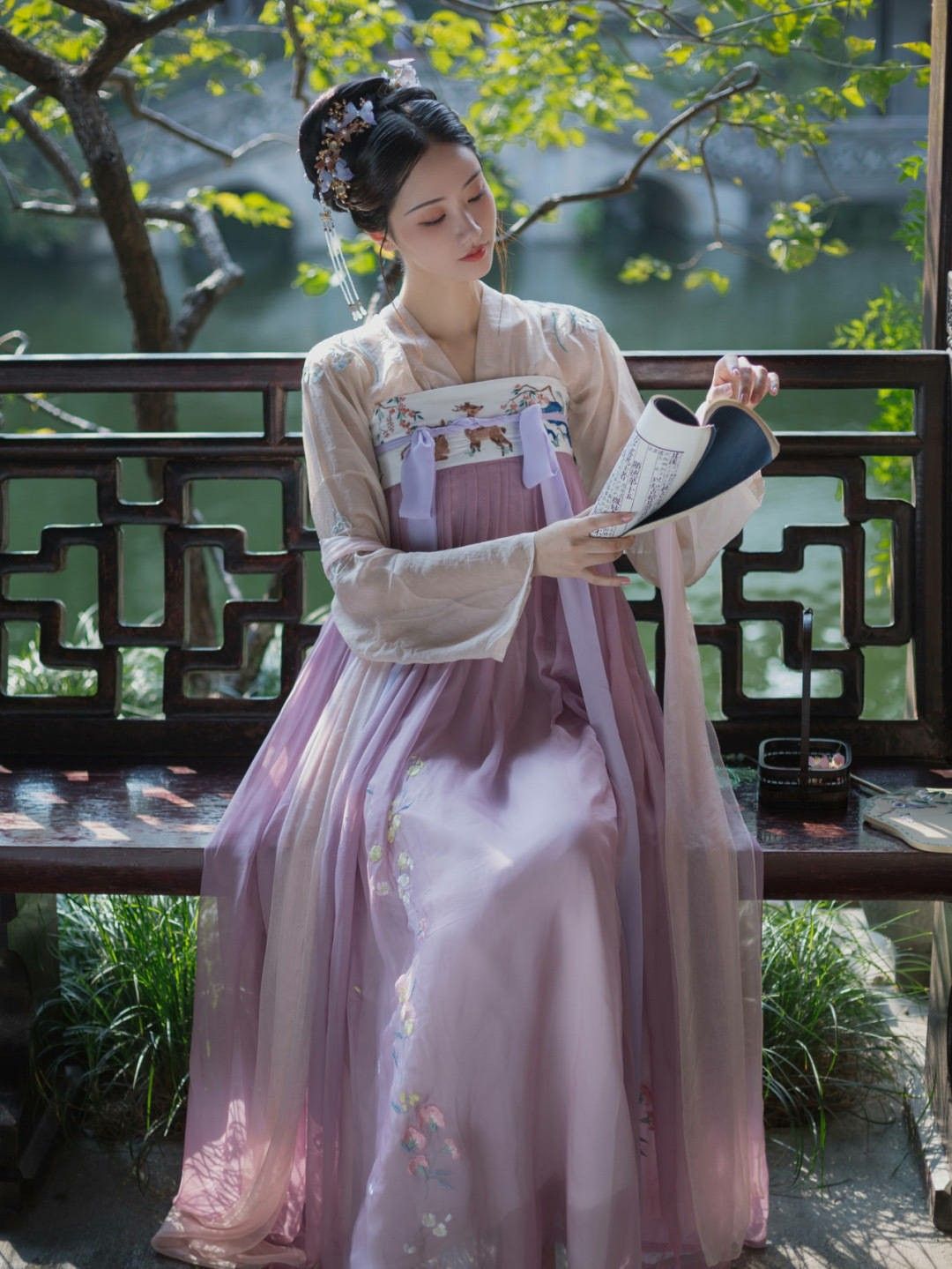Childrens Cheongsam:A Traditional Chinese Style from the Republic Era
