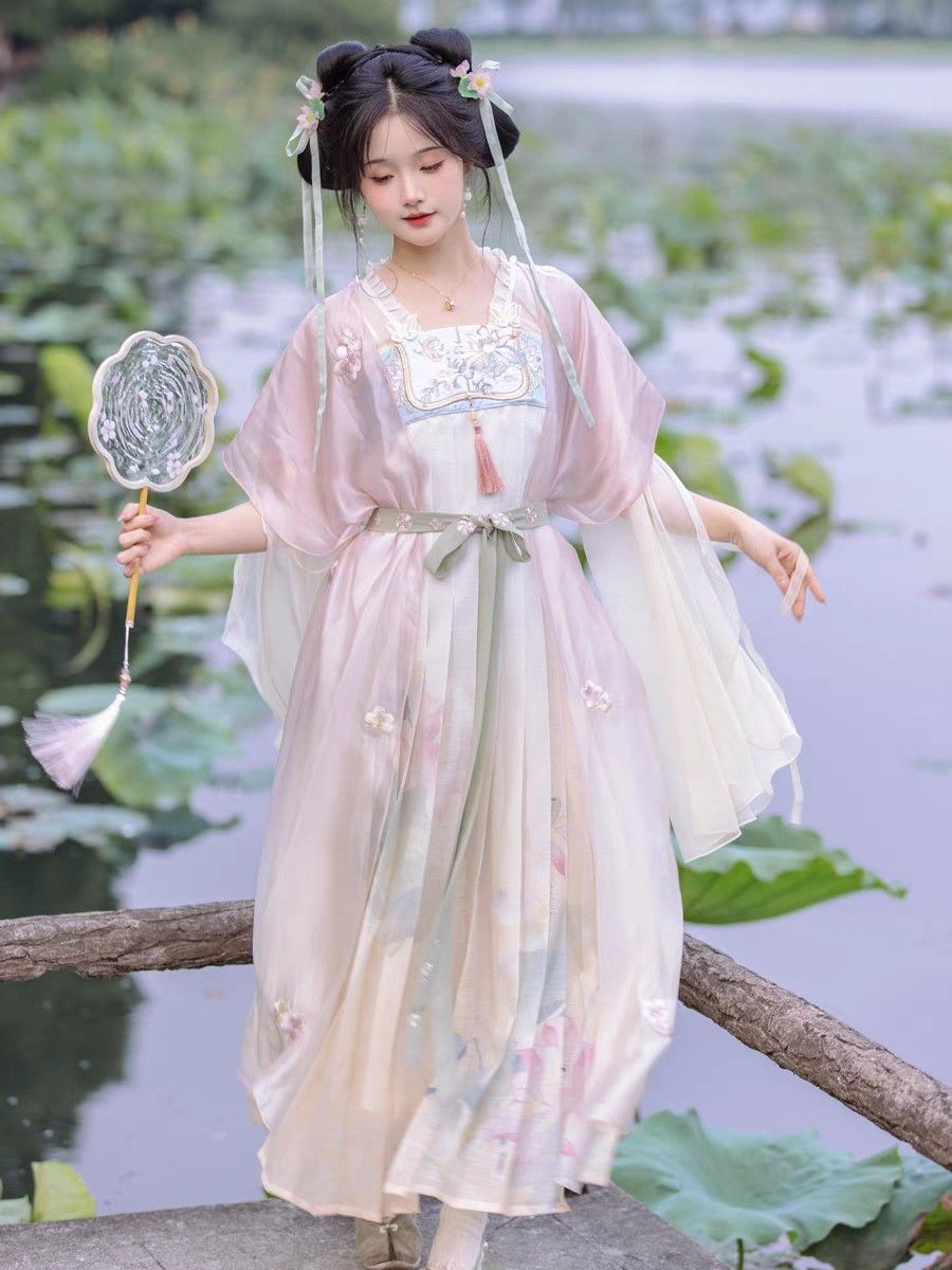 The Elegance of Long-sleeved Cheongsam:A Traditional Chinese Beautys Choice The Elegance of Long-sleeved Cheongsam:A Traditional Chinese Beautys Choice