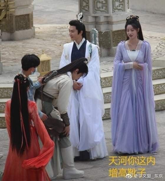 The Splendor of Song Dynastys Round-necked Hanfu:A Journey into Traditional Chinese Clothing