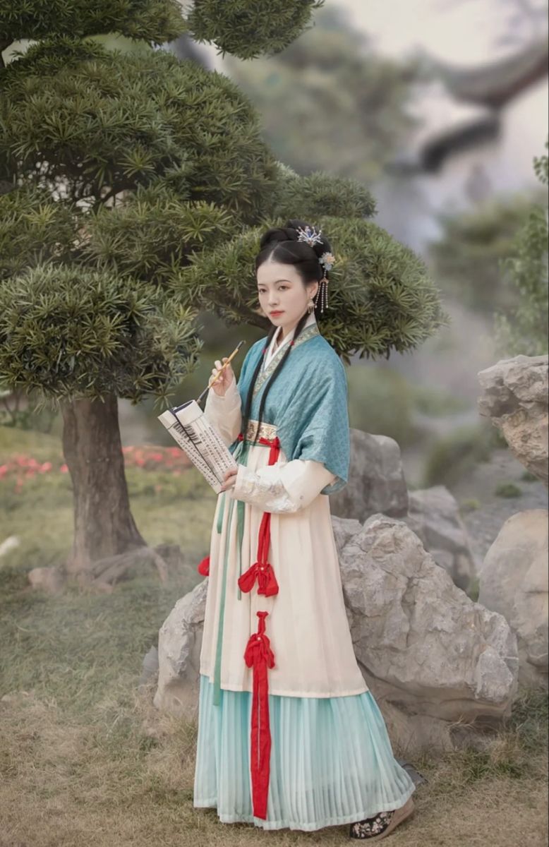 The Ancient Charm of Chezhi Qipao:A Journey Through Traditional Chinese Elegance