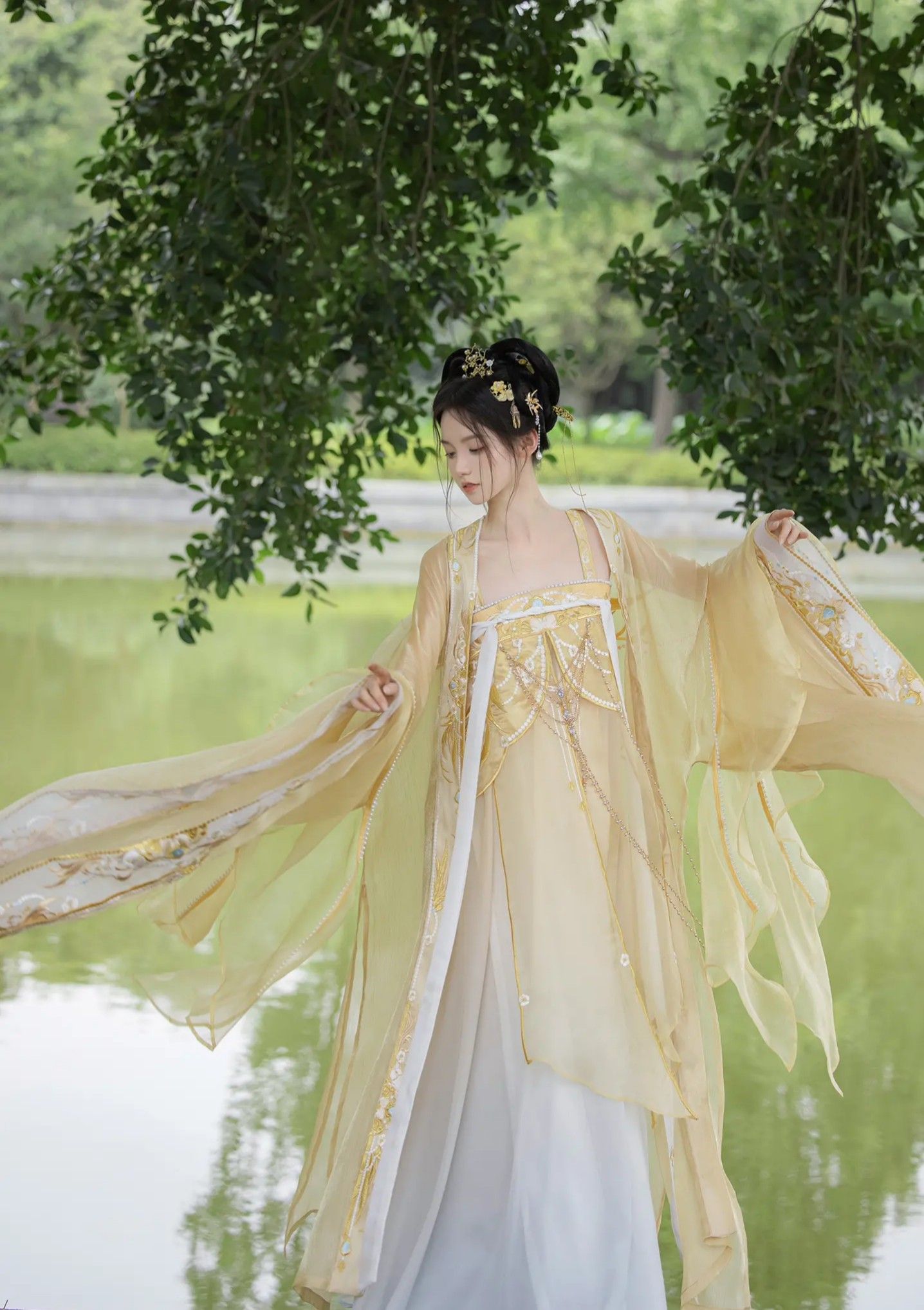 Ink Paintings of Horseface Skirt:A Blend of Tradition and Artistry Ink Paintings of Horseface Skirt:A Blend of Tradition and Artistry
