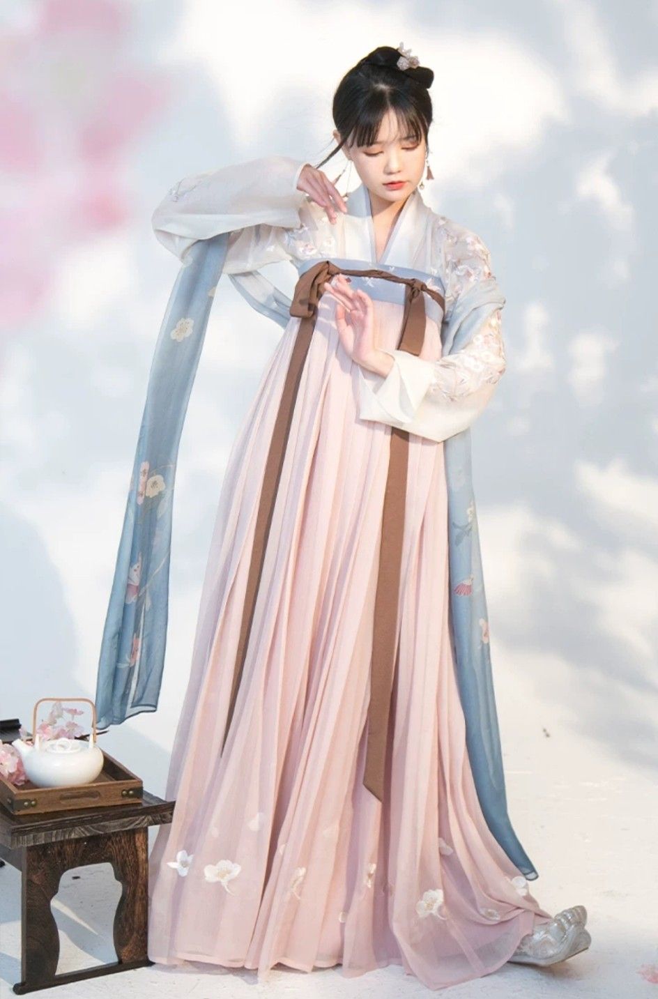 Traditional Charm of Childrens Tangsuits:A Glimpse into the Elegance of Girls Cheongsam Traditional Charm of Childrens Tangsuits:A Glimpse into the Elegance of Girls Cheongsam