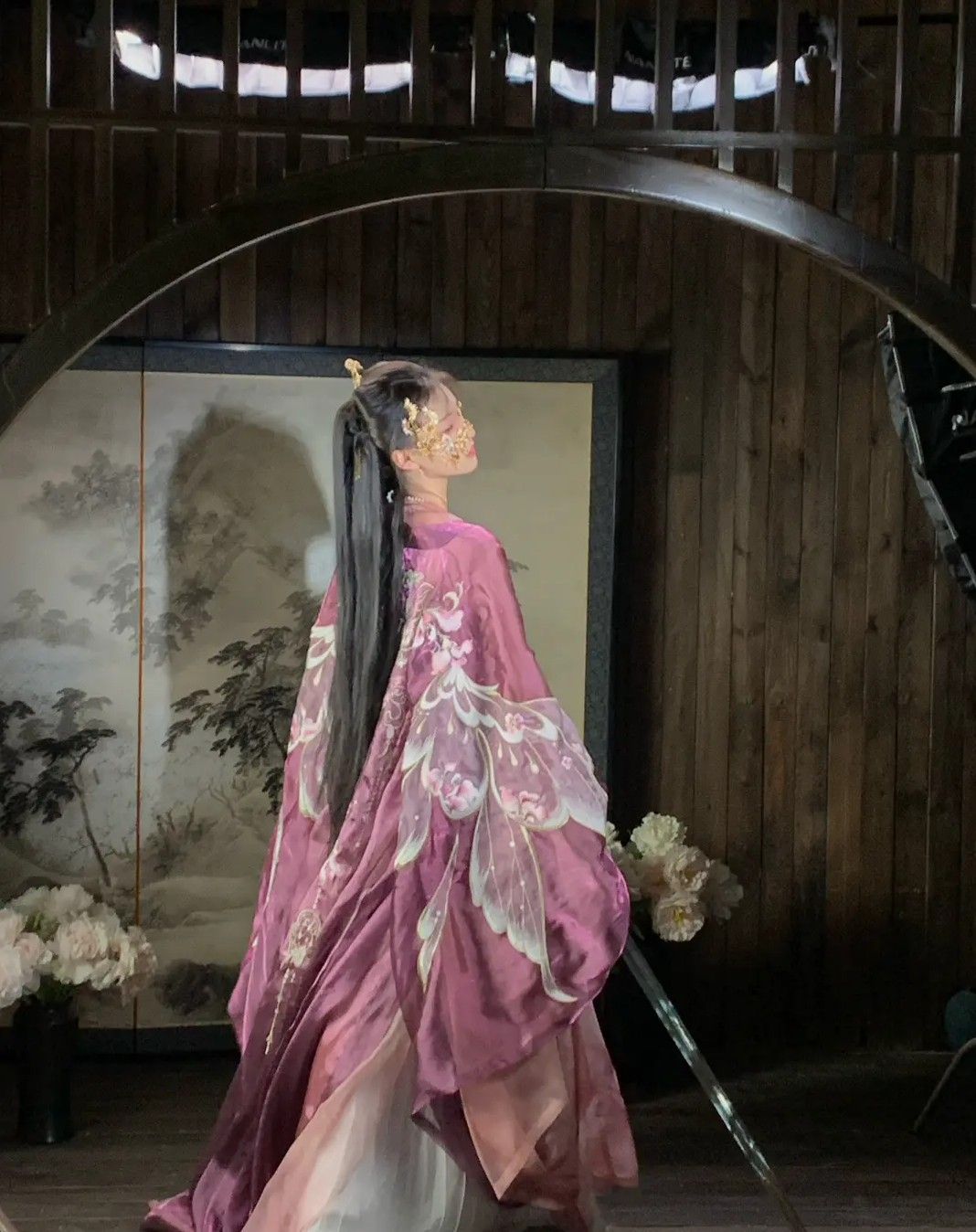Ethereal Beauty in Traditional Chinese Attire:My Besties Enchanting Journey into Hanfu Fashion