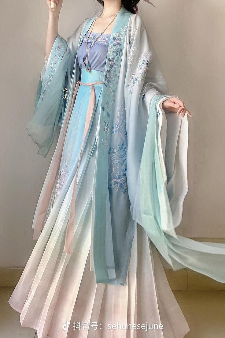 Summer Fashion Trends:Exploring the World of Hanfu Shoes for Women