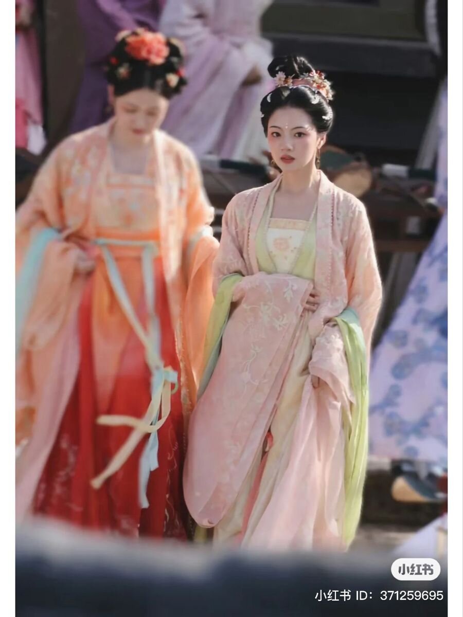 Modernizing the Qipao for Modern Weddings:A Blend of Tradition and Innovation Modernizing the Qipao for Modern Weddings:A Blend of Tradition and Innovation