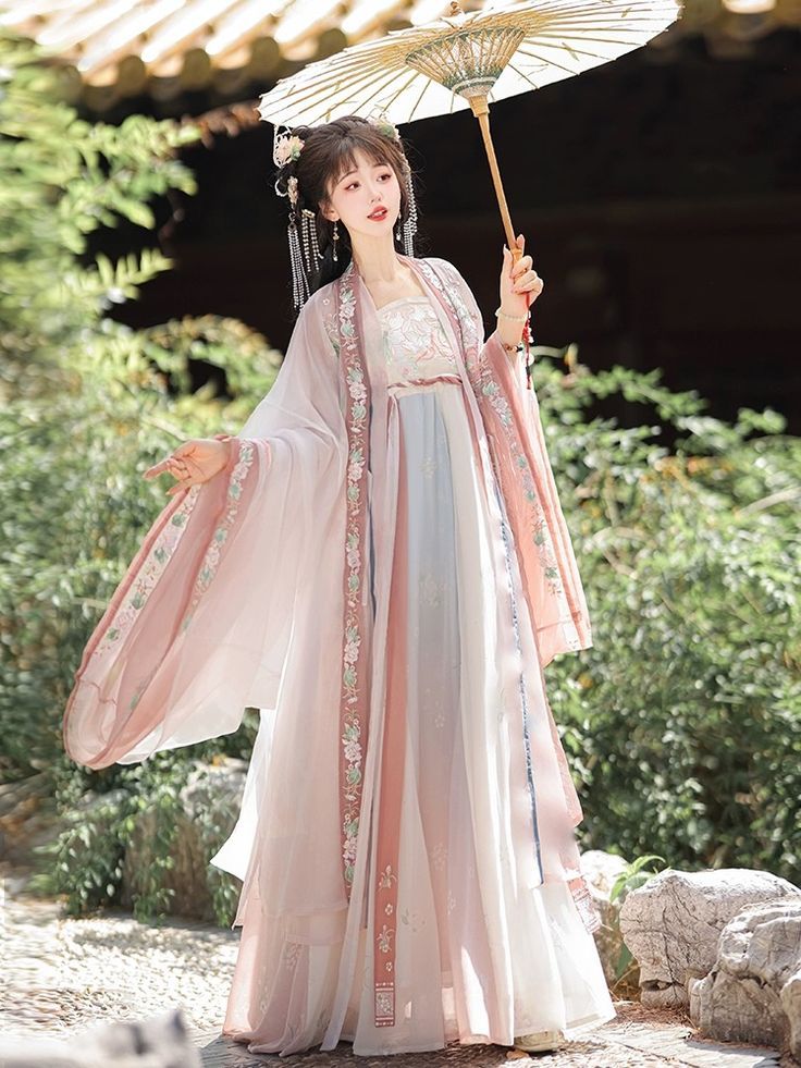 The Long Cheongsam of Warlords:A Glimpse into the Military Uniform of Chinas Past