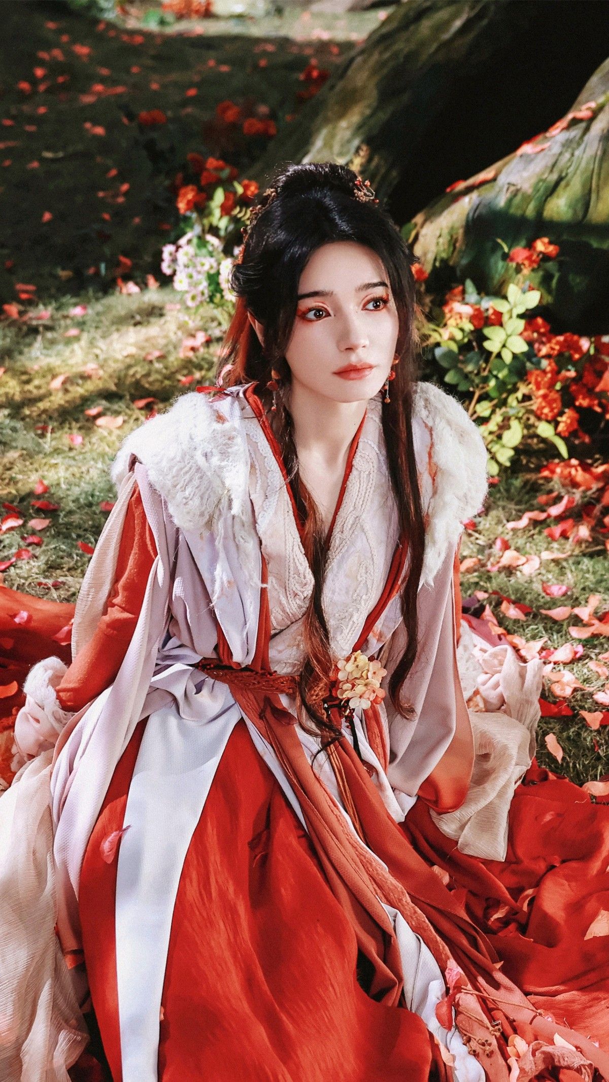 Hangzhous Elite Silk Reimagined Qipao Dress for Modern Women