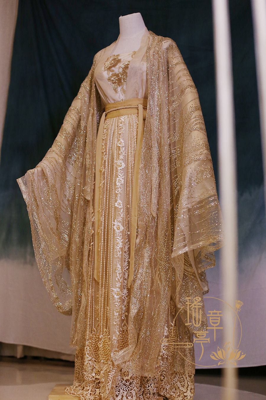Summer 2023:Embracing the New Red-Reinvented Qipao Fashion