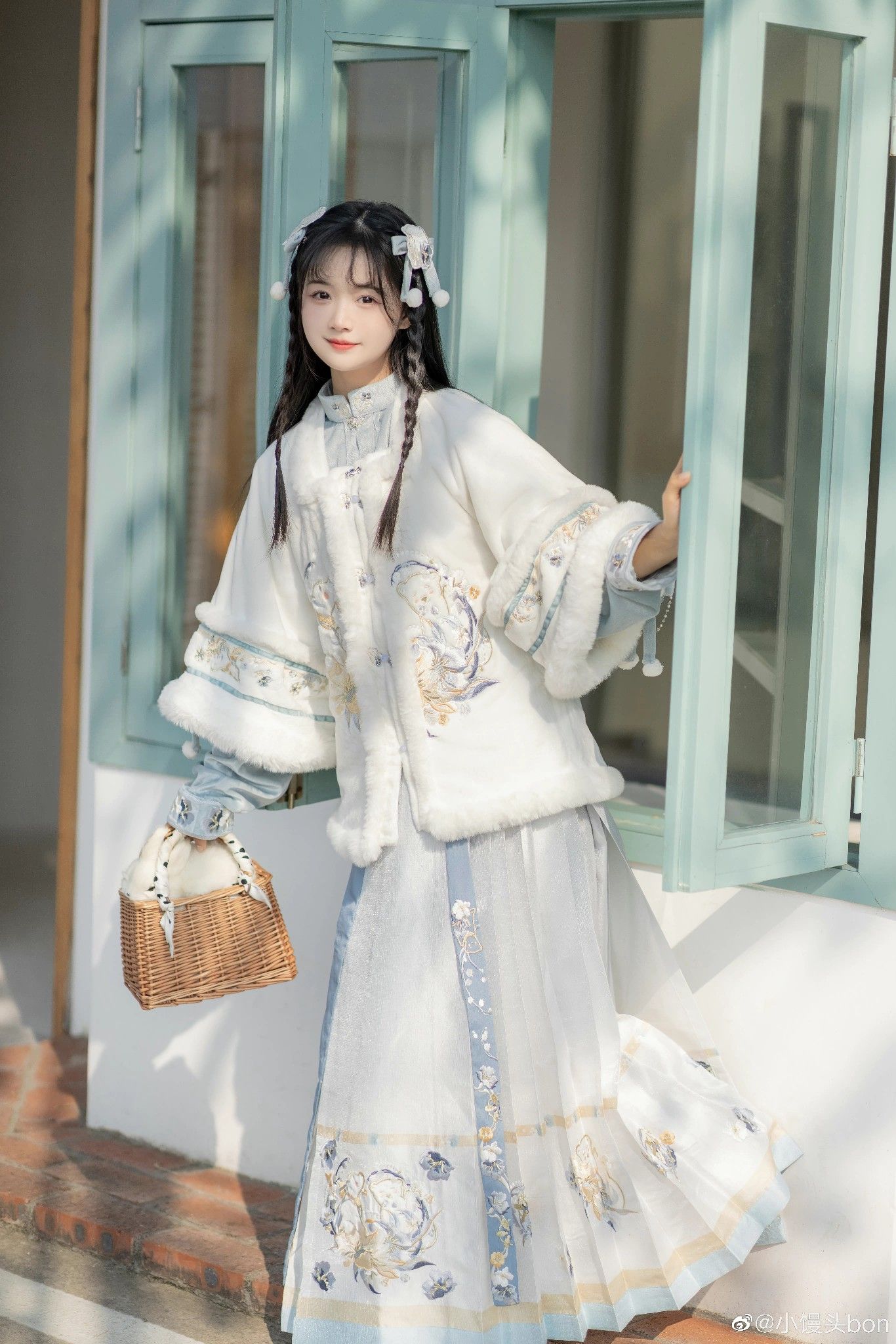 Little Girl in Blue and White Porcelain Cheongsam A Traditional Elegance