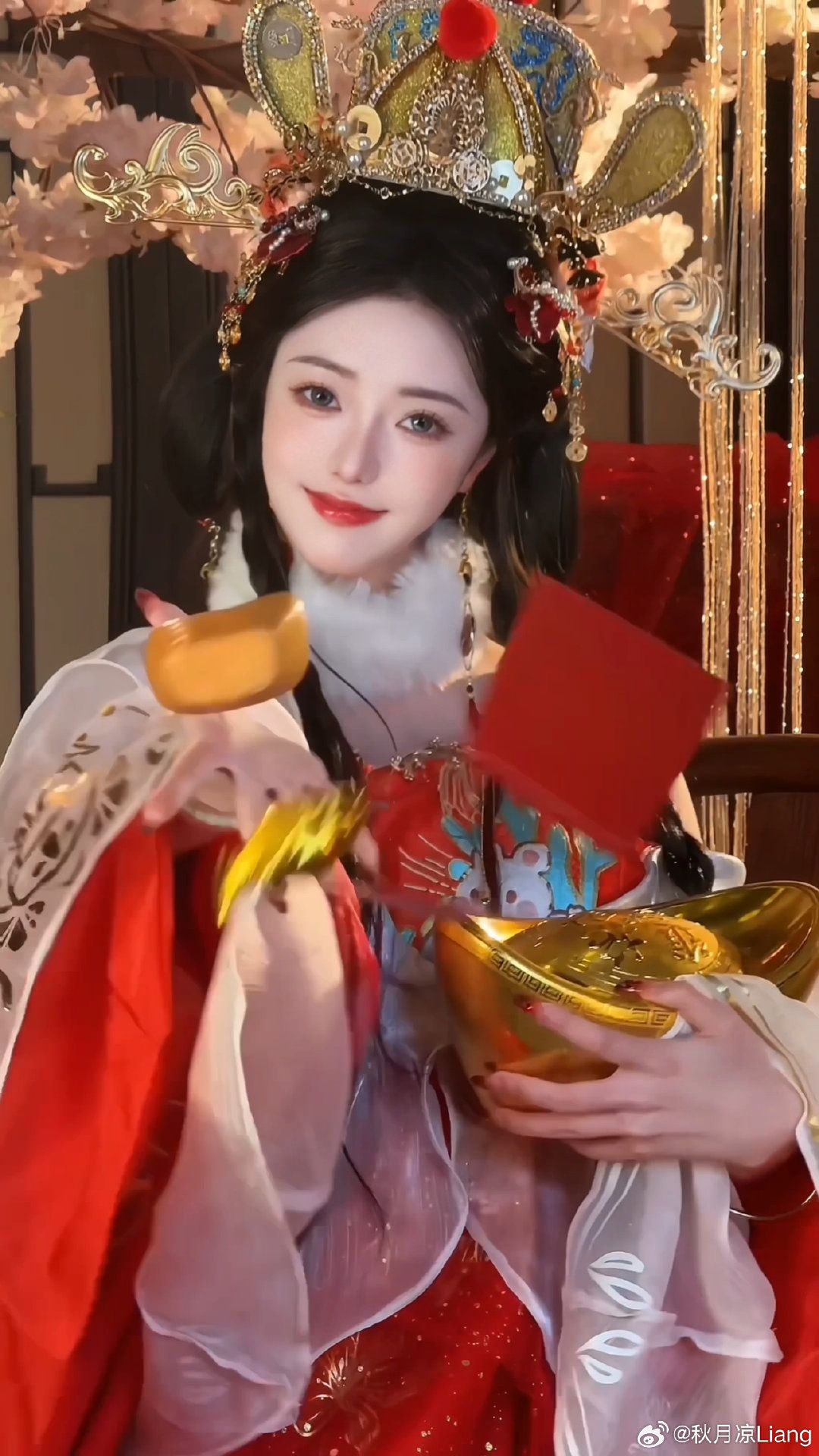 Ancient Elegance:The Charm of Traditional Costume Strappy Dress