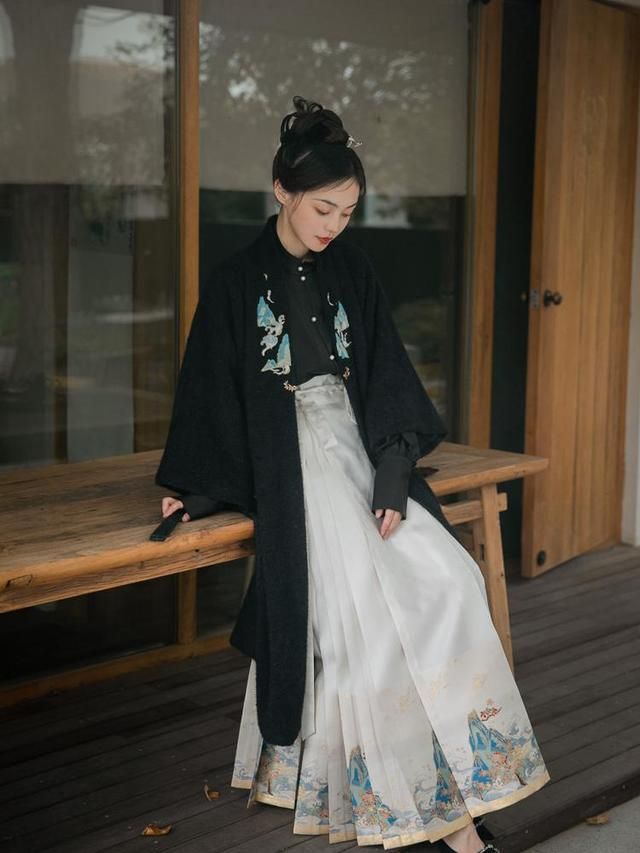 Pure Flax Tang Suit:A Traditional Chinese Elegance