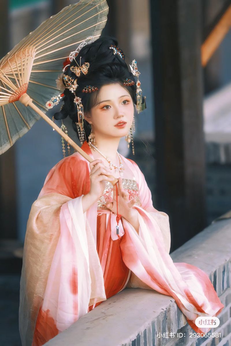 Winter and Autumn Qipao Blouses:Fashionable and Traditional Elegance