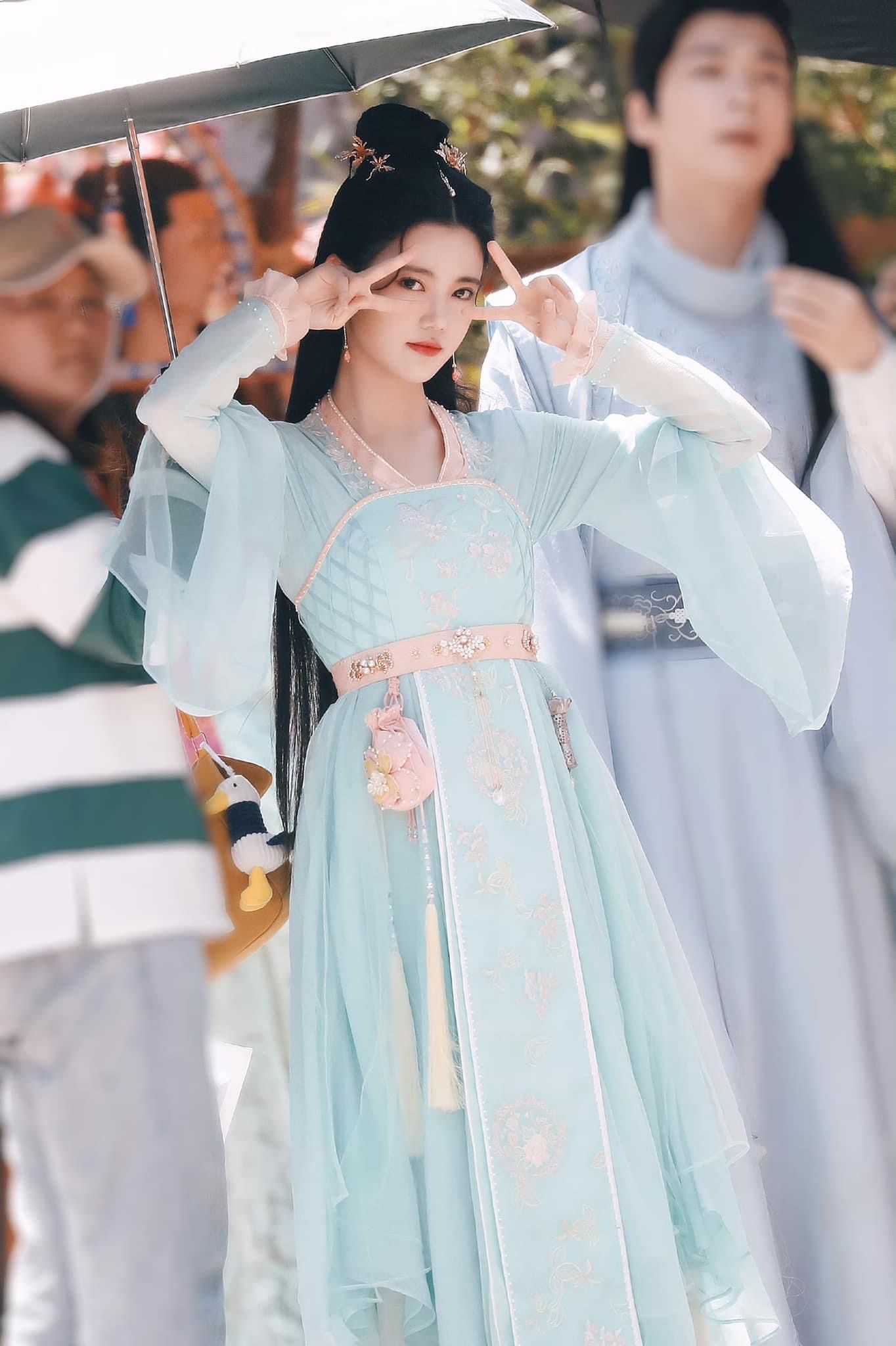 Summer Fashion Trends:Traditional Hanfu for Female Middle School Students